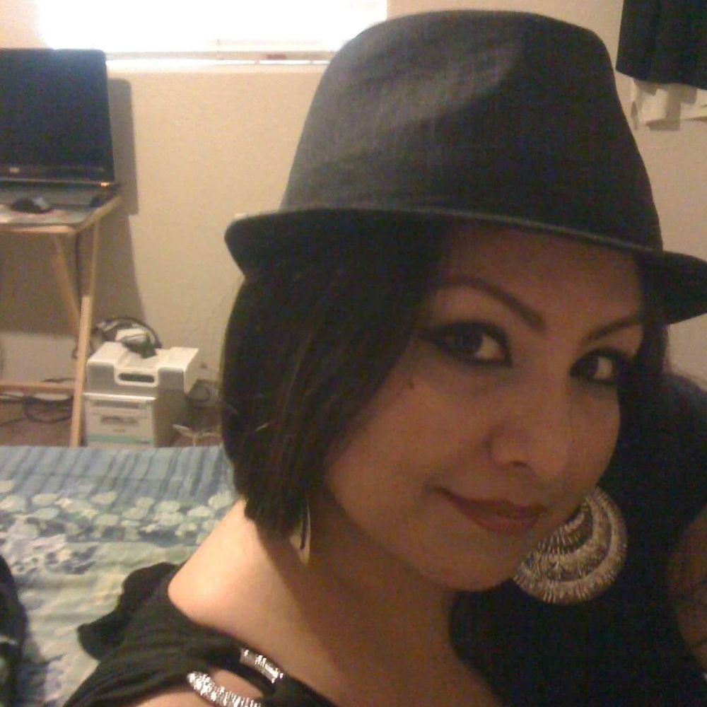 Meet your Posher, Yanadira